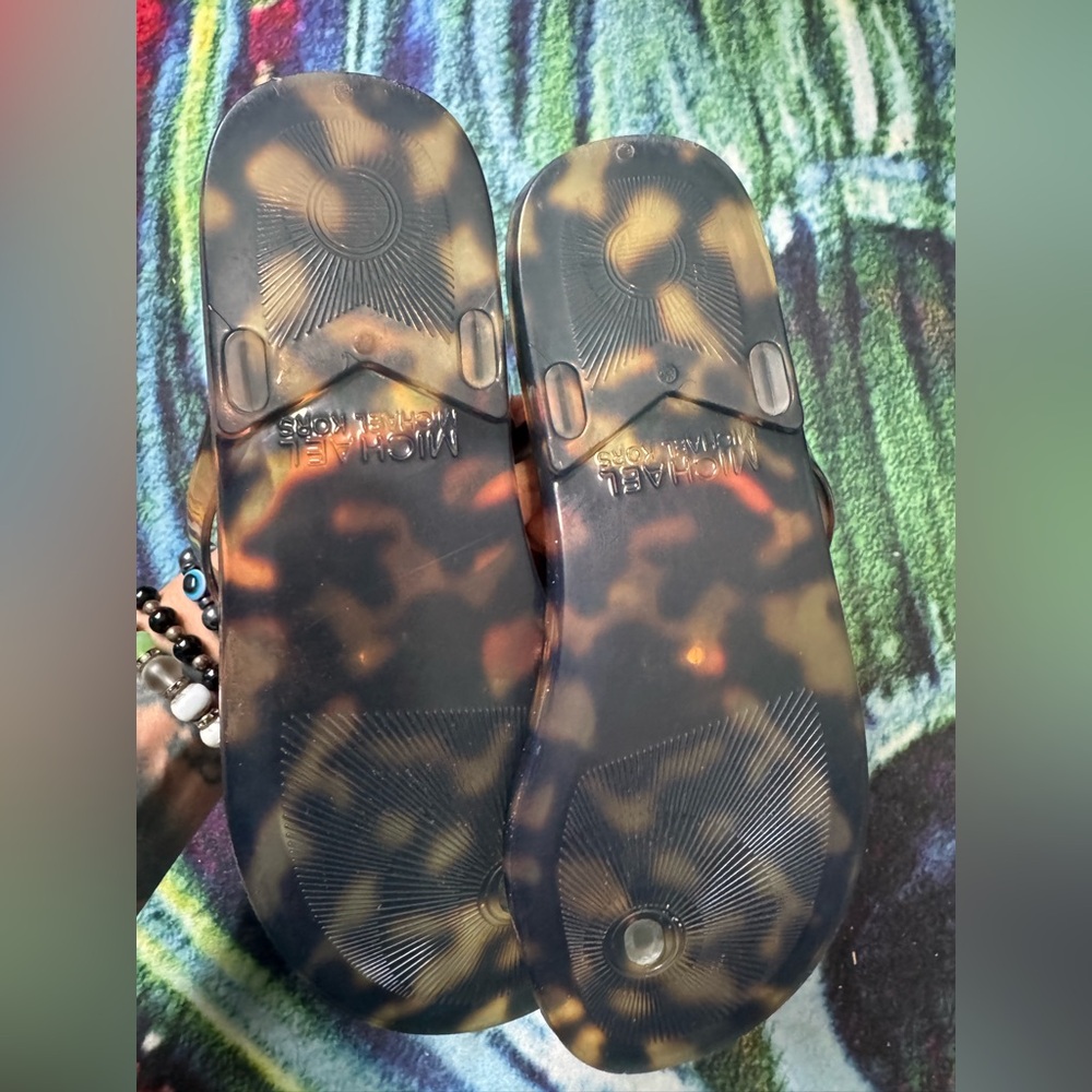 Michael Kors Tortoiseshell Brown Flip Flops - Picture 2 of 4